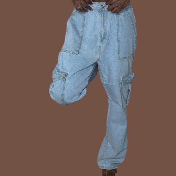 Light Wash Denim Cargo Pants🩵 90’s Vibes - Picture 2 of 3